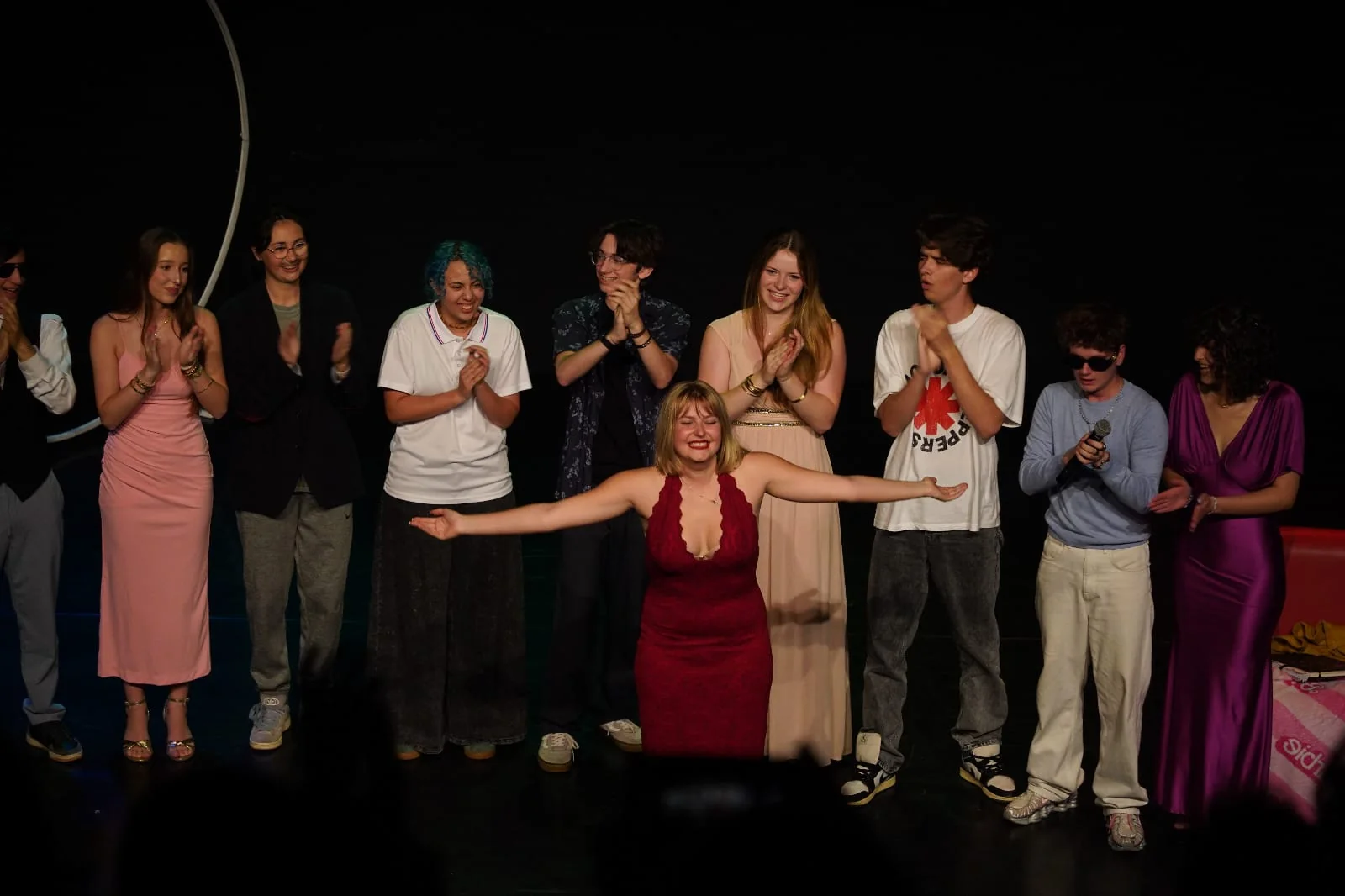 Scène de la première représentation de JEUNES le projet